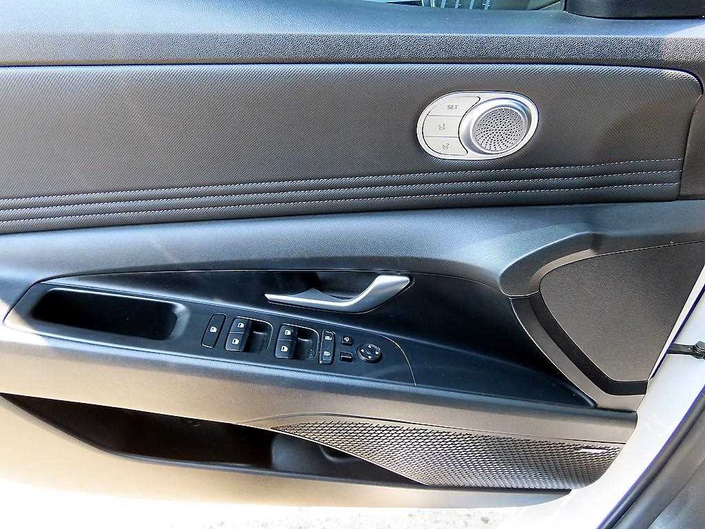 HYUNDAI Avante - Vista 11