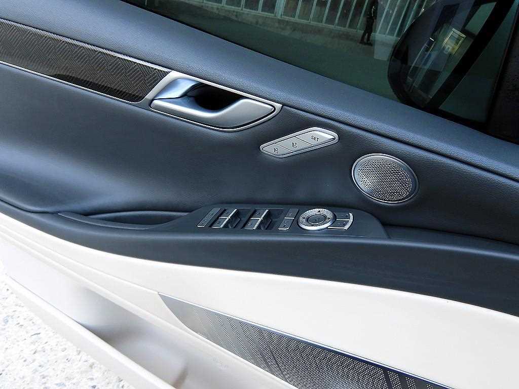 Genesis G80 - Vista 12