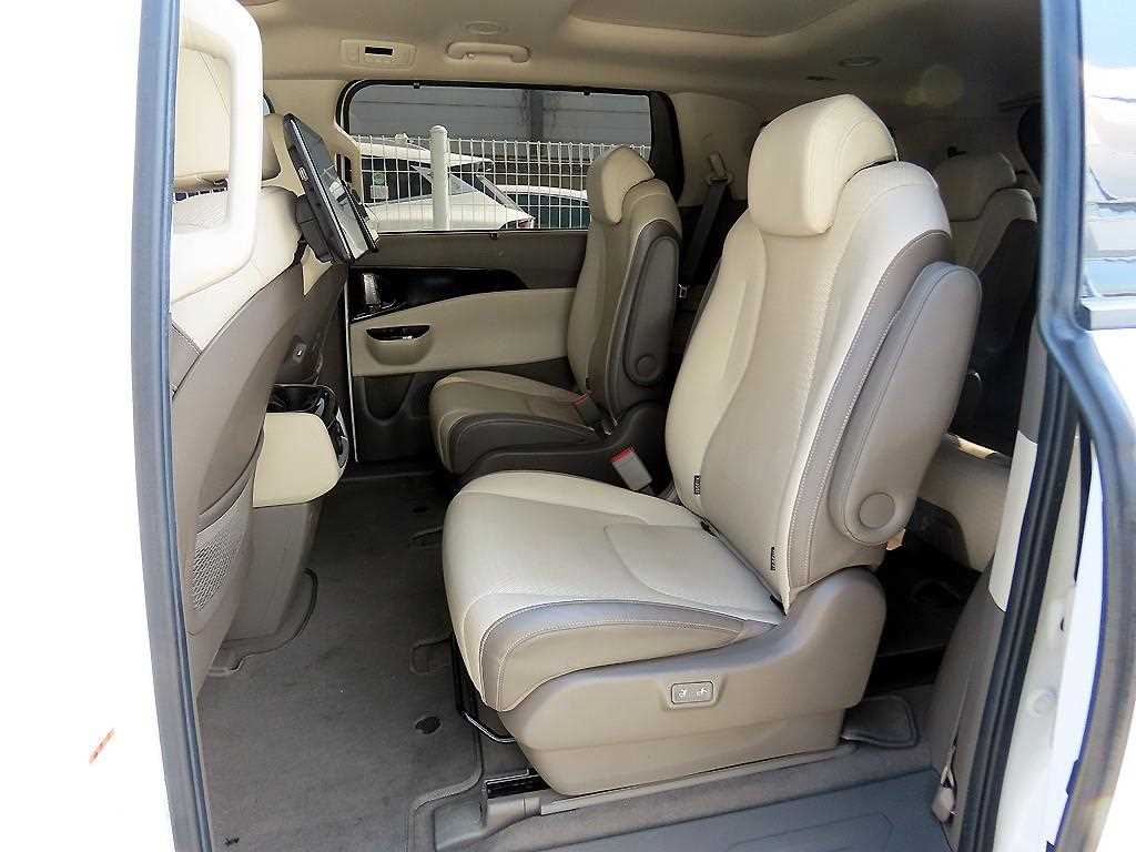 KIA Carnival - Vista 6
