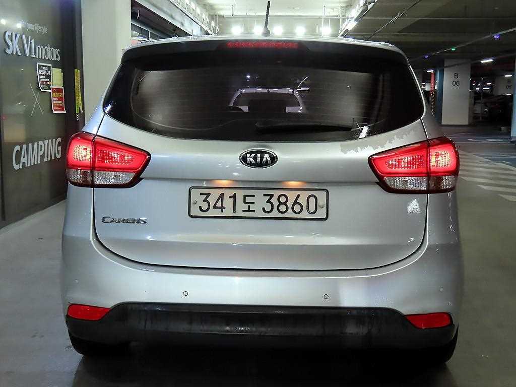 KIA Carens - Vista 5