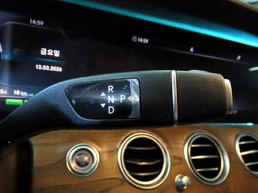 Mercedes Benz E class - Vista 12