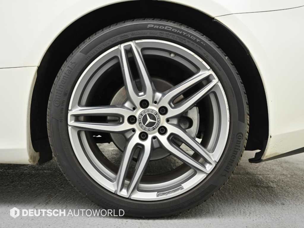 Mercedes Benz E class - Vista 5