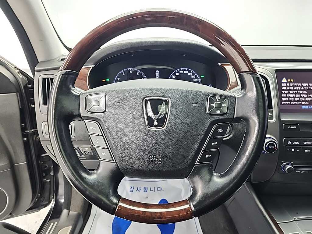 HYUNDAI Equus - Vista 9