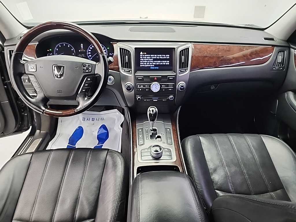 HYUNDAI Equus - Vista 7