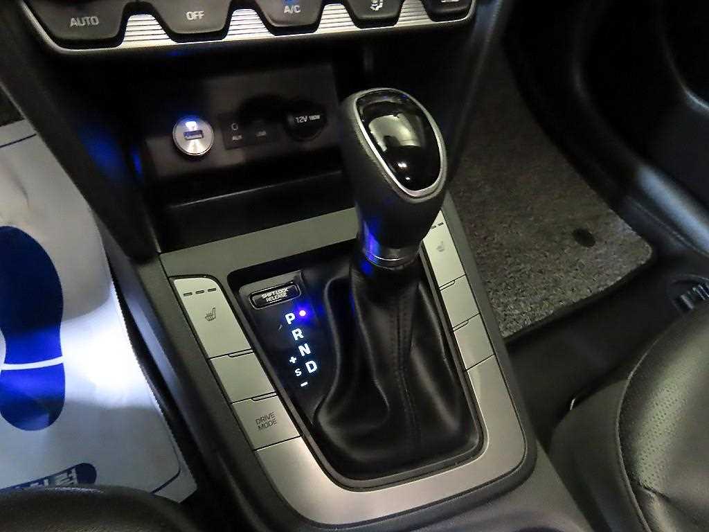 HYUNDAI Avante - Vista 11