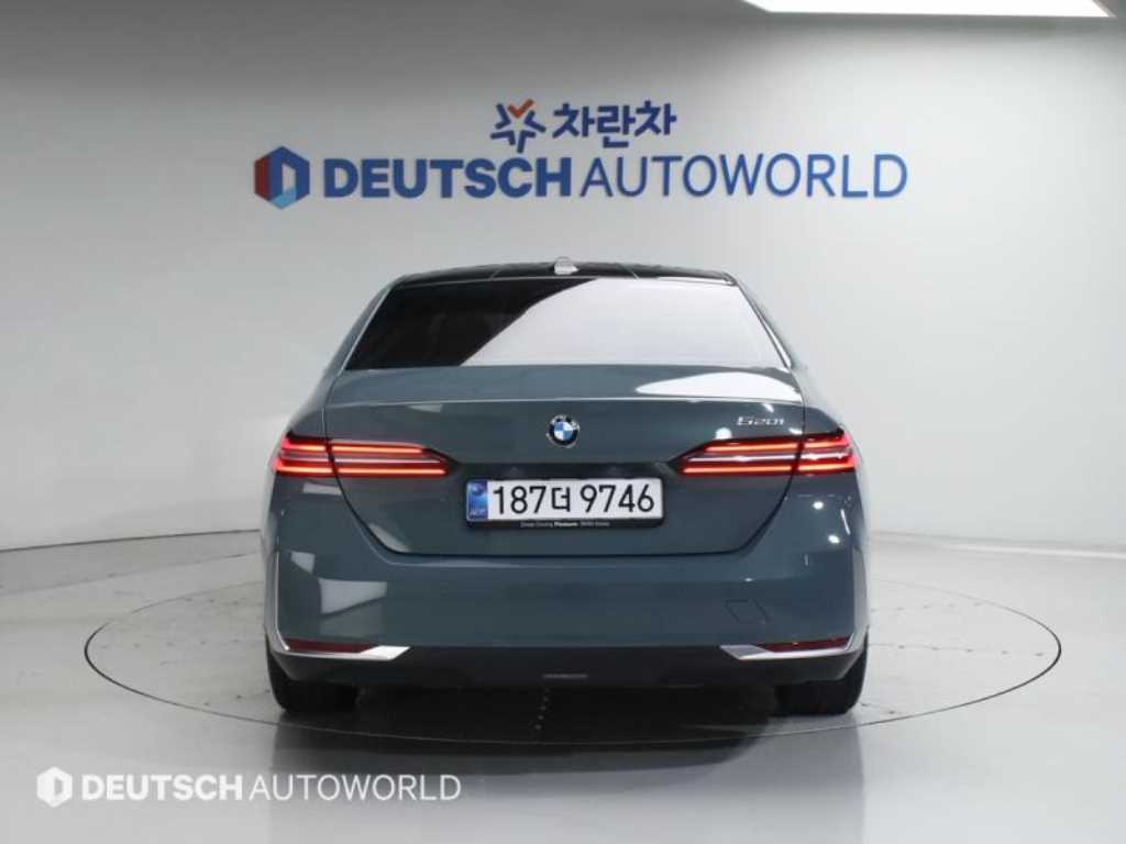 BMW 5 Series - Vista 4