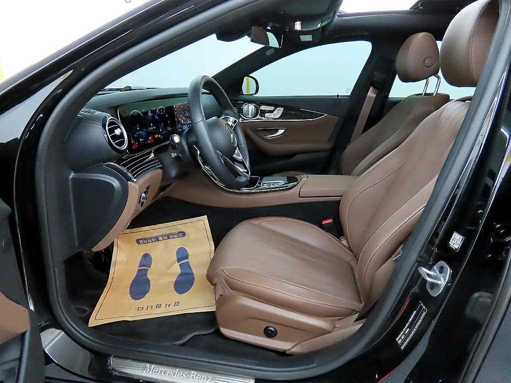 Mercedes Benz E class - Vista 5