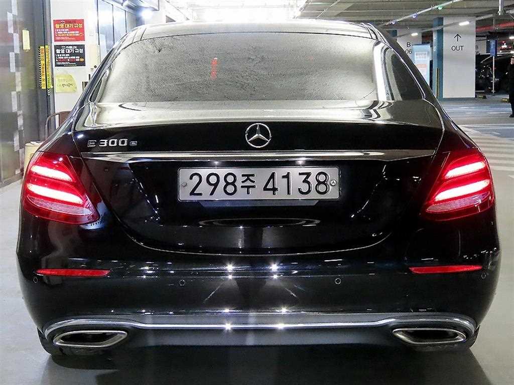 Mercedes Benz E class - Vista 5