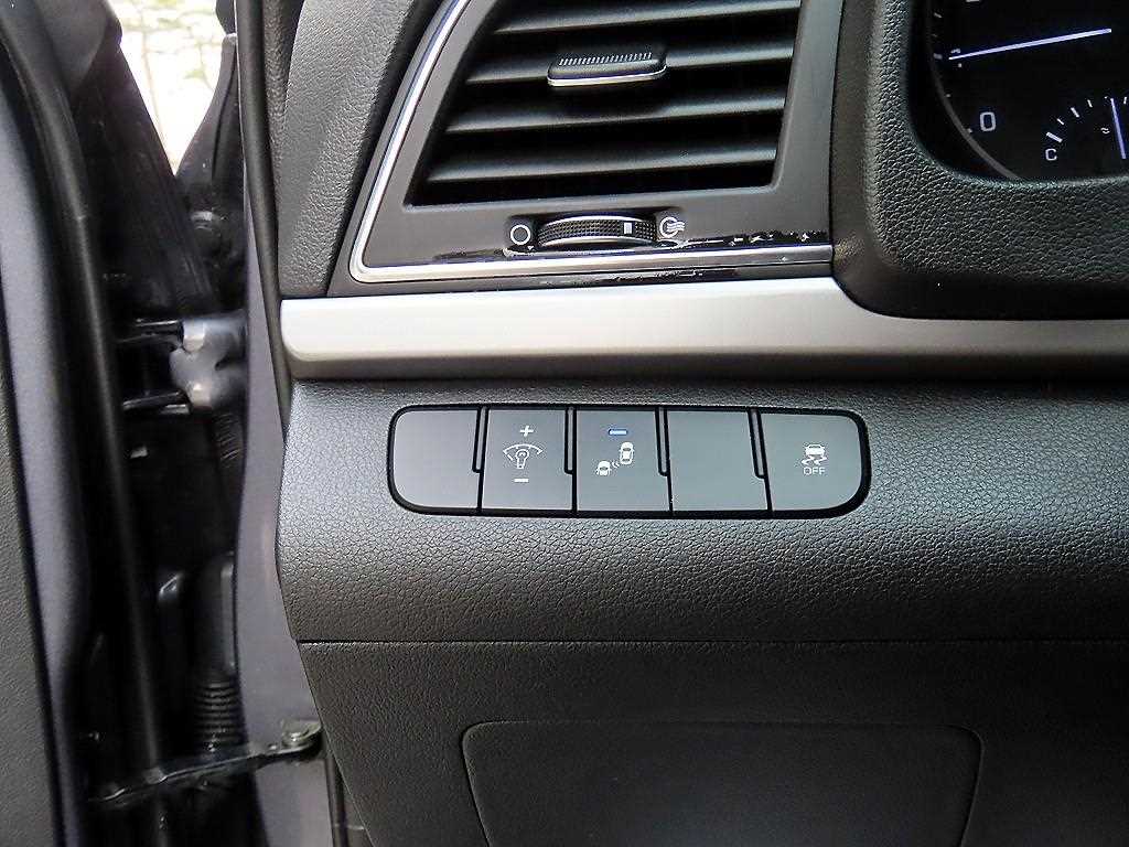 HYUNDAI Avante - Vista 12