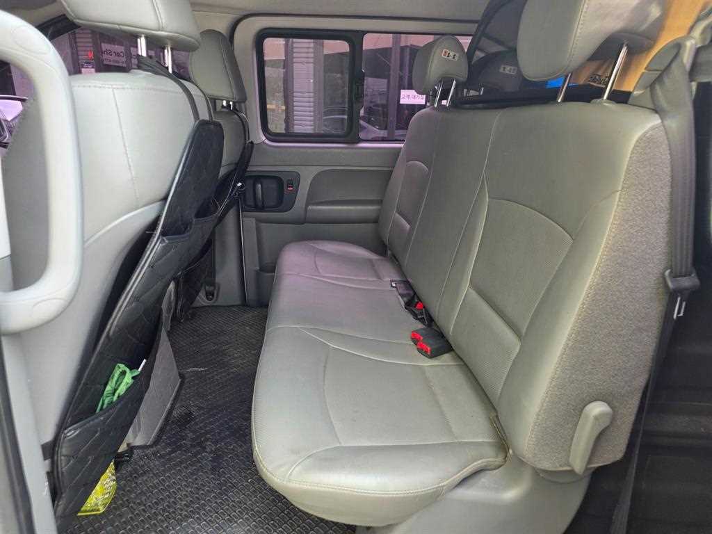 HYUNDAI Starex - Vista 7