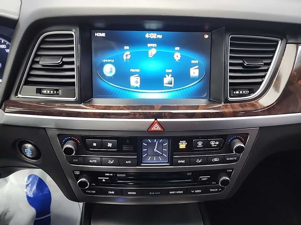 HYUNDAI Genesis - Vista 10