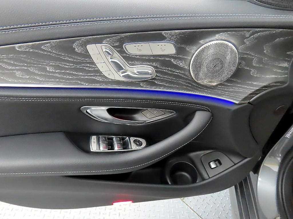 Mercedes Benz E class - Vista 11