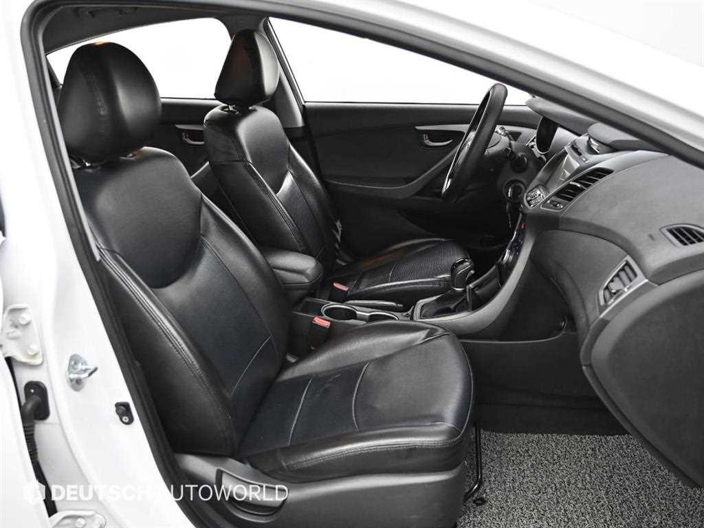 HYUNDAI Avante - Vista 10