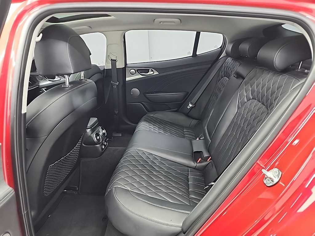 KIA Stinger - Vista 12