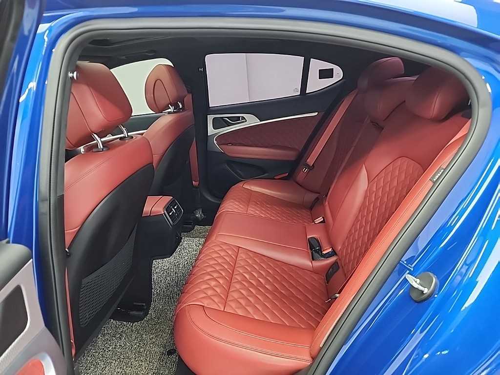 Genesis G70 - Vista 12