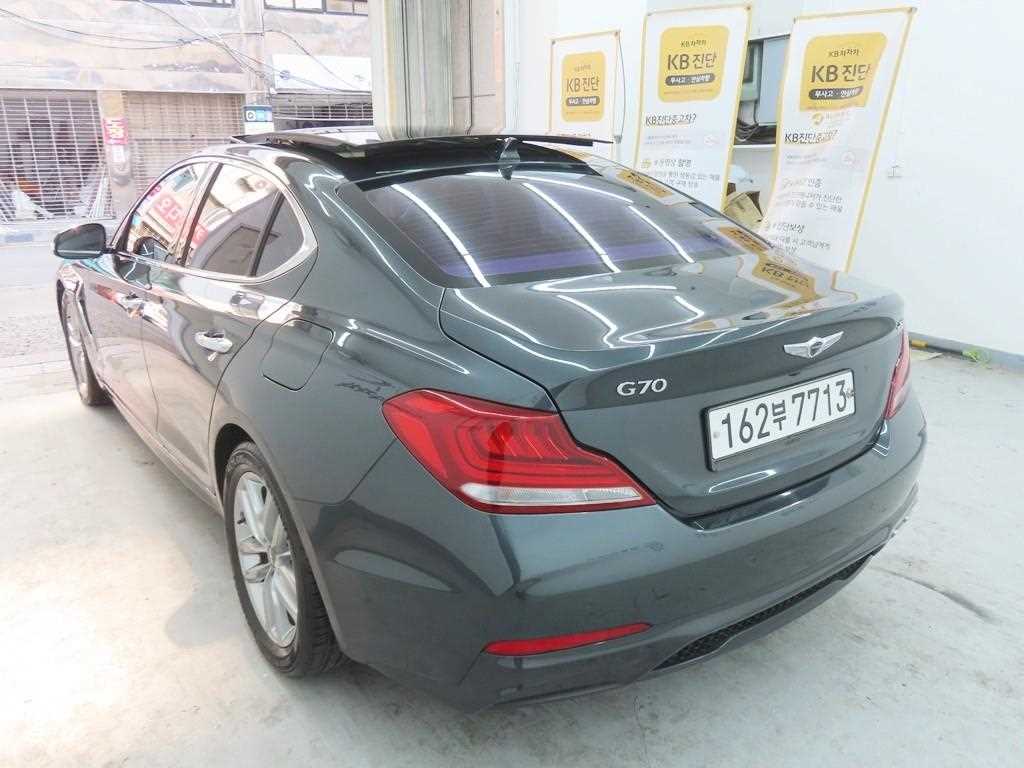 Genesis G70 - Vista 4