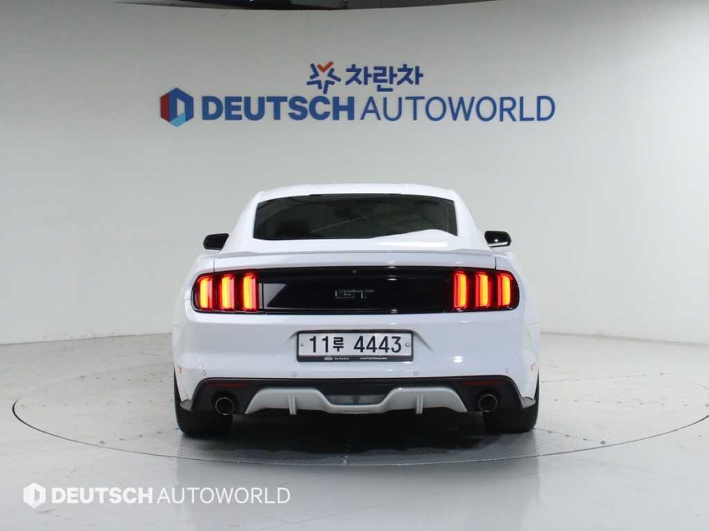 Ford Mustang - Vista 4