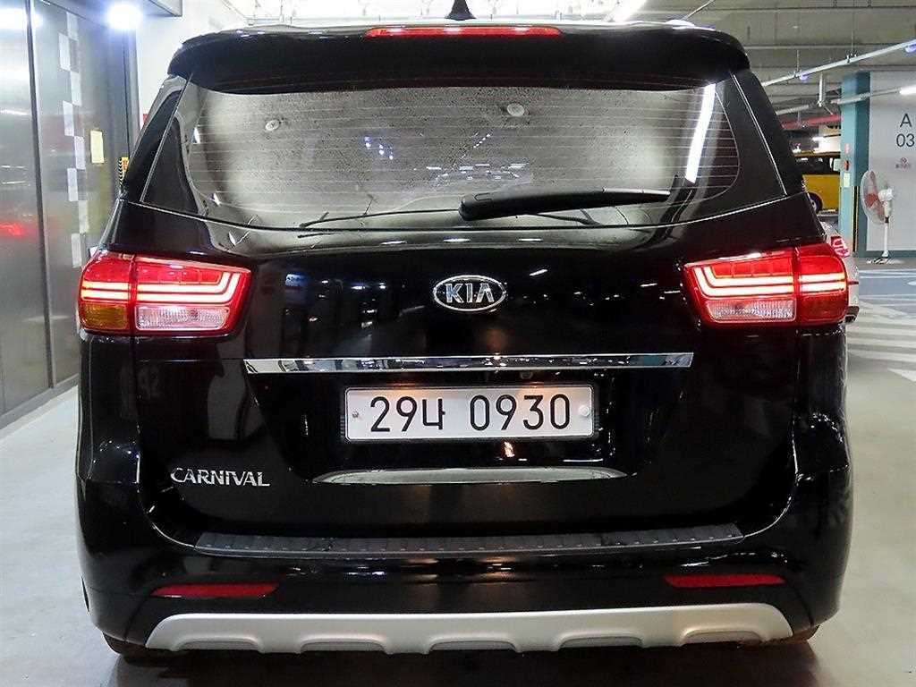 KIA Carnival - Vista 5