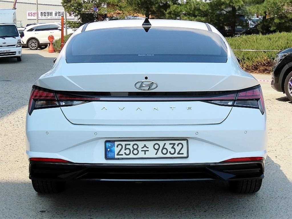 HYUNDAI Avante - Vista 4