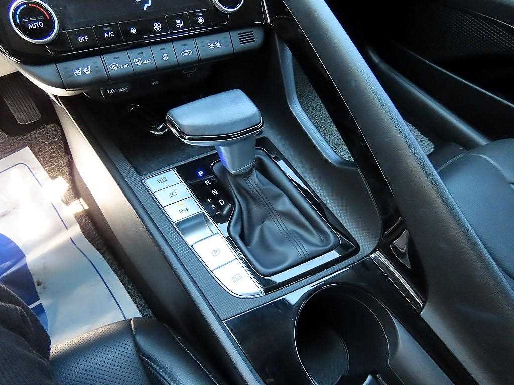 HYUNDAI Avante - Vista 10