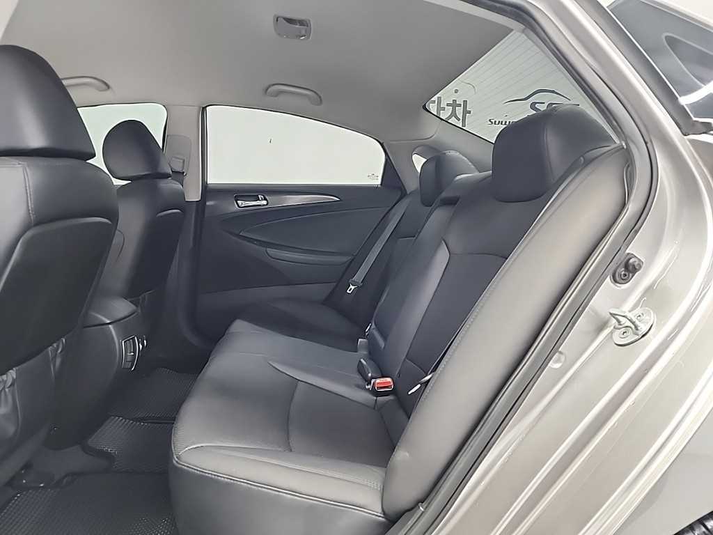 HYUNDAI Sonata - Vista 12