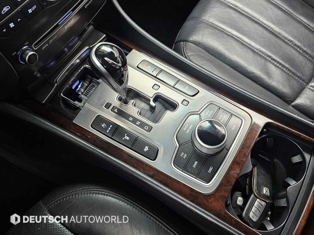 HYUNDAI Equus - Vista 9