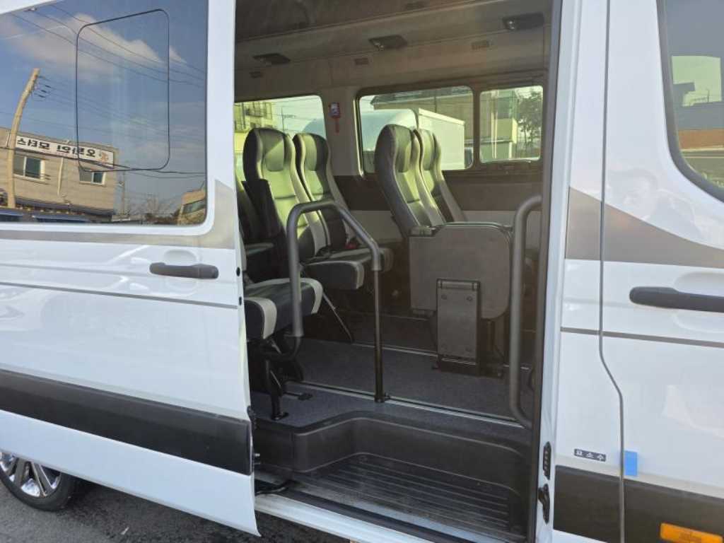 HYUNDAI Solati - Vista 6