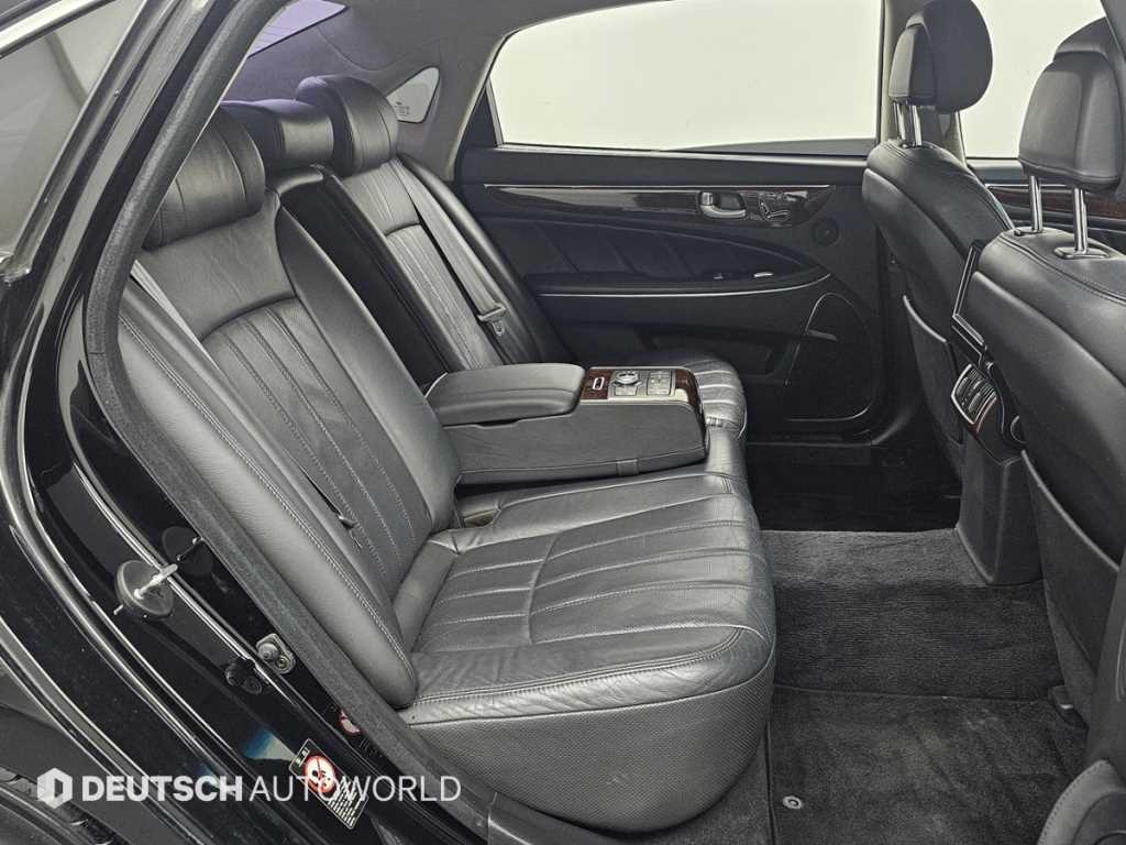 HYUNDAI Equus - Vista 12