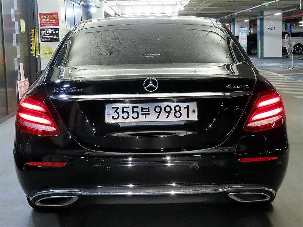 Mercedes Benz E class - Vista 5