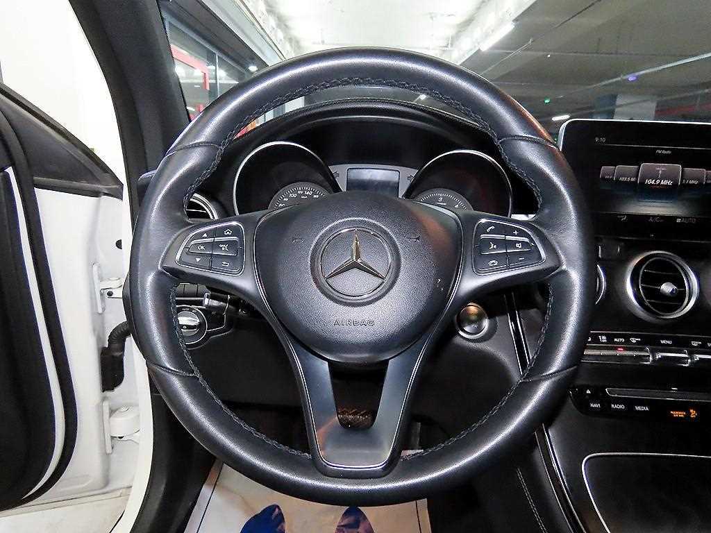 Mercedes Benz GLC Class - Vista 8