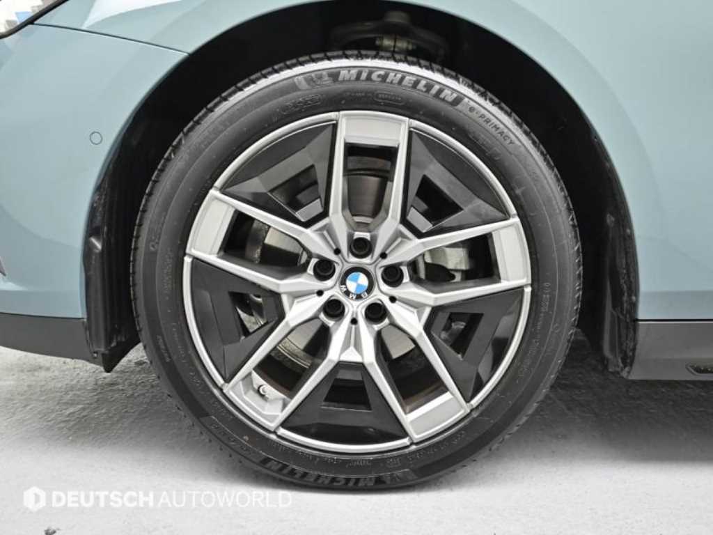 BMW 5 Series - Vista 5