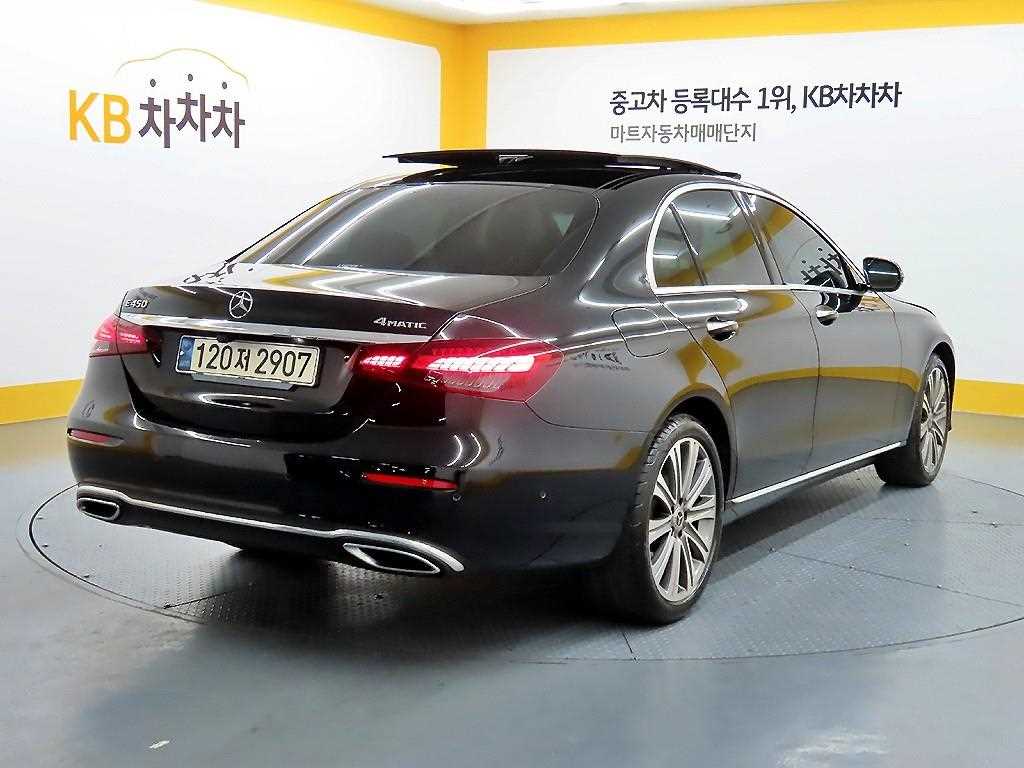 Mercedes Benz E class - Vista 4