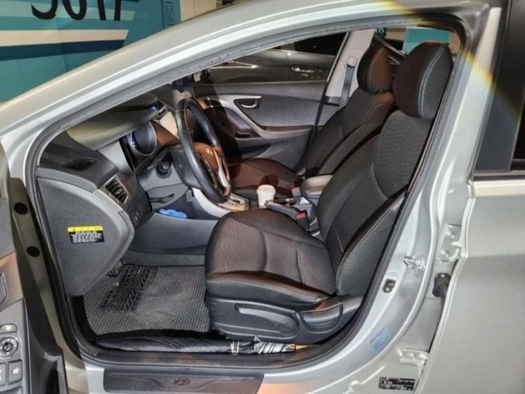 HYUNDAI Avante - Vista 8