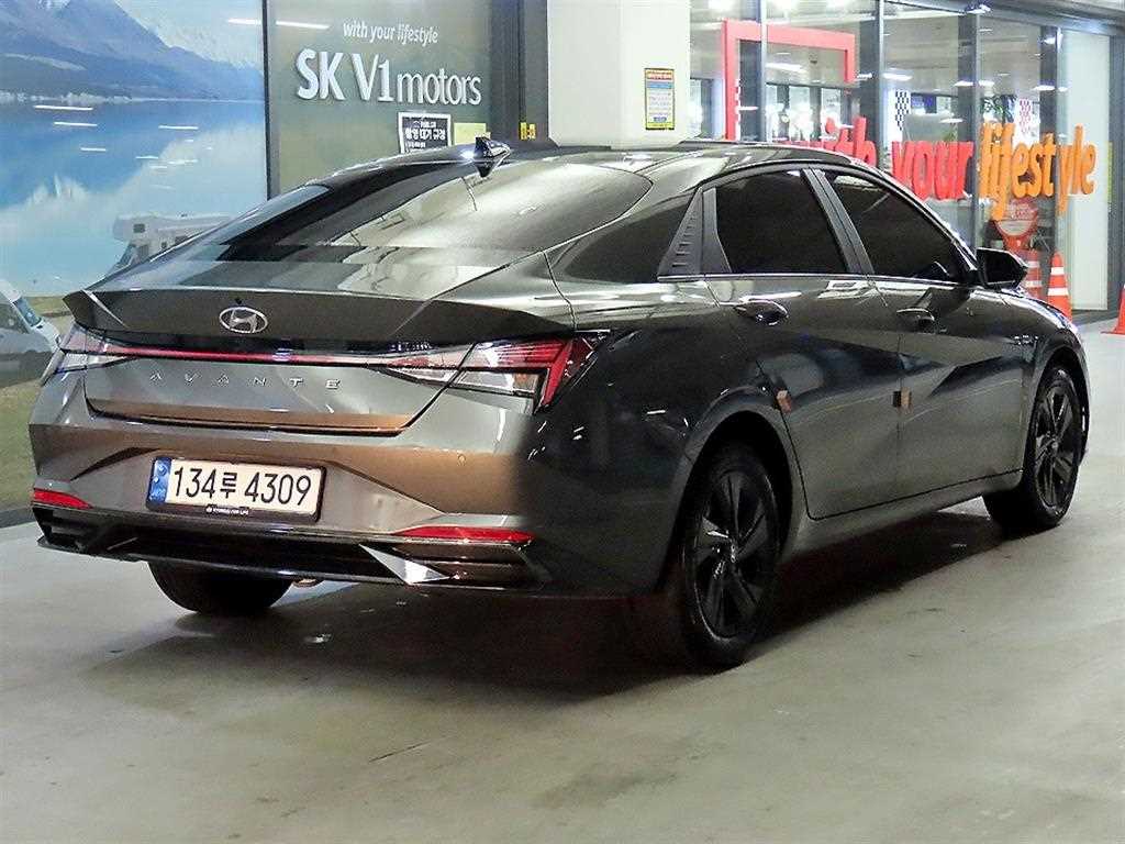 HYUNDAI Avante - Vista 5