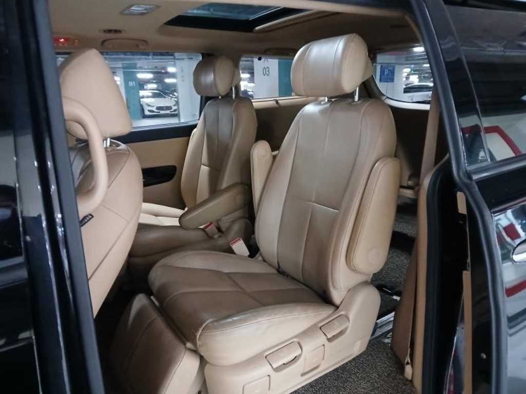 KIA Carnival - Vista 7