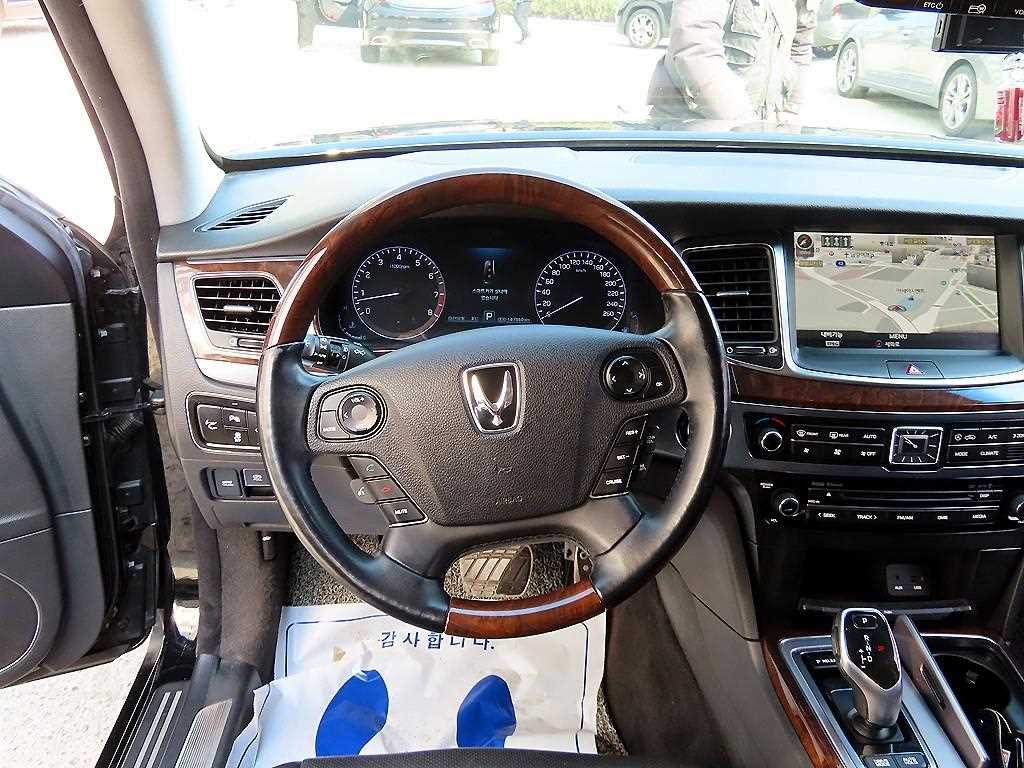 HYUNDAI Equus - Vista 8