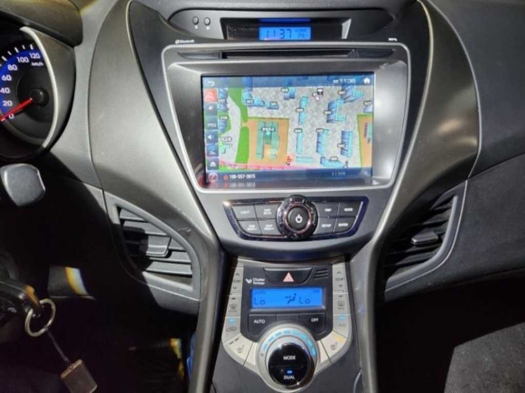 HYUNDAI Avante - Vista 7