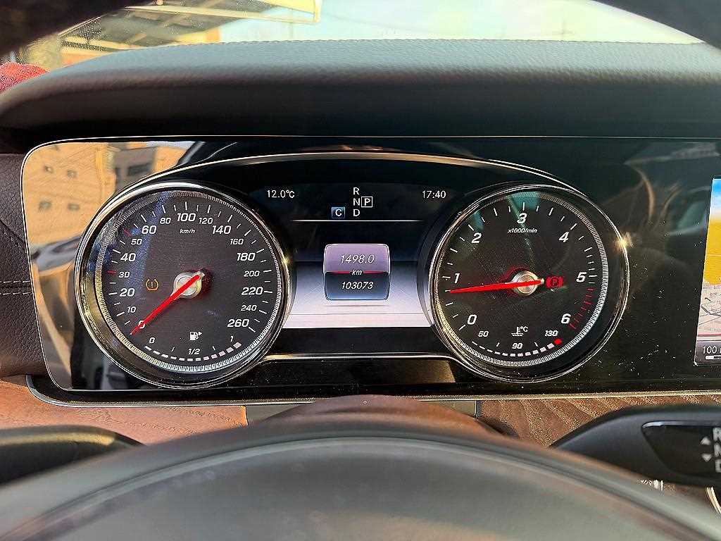 Mercedes Benz E class - Vista 9