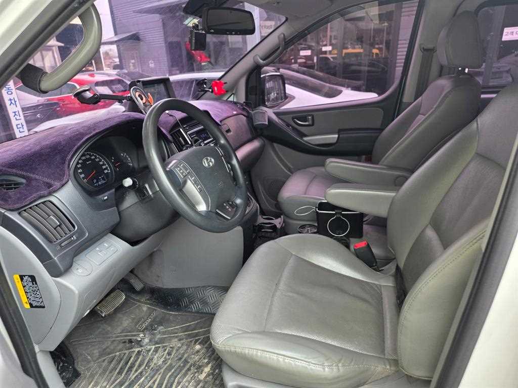 HYUNDAI Starex - Vista 8