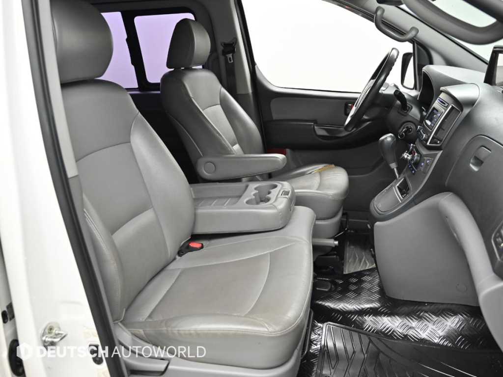 HYUNDAI Starex - Vista 10