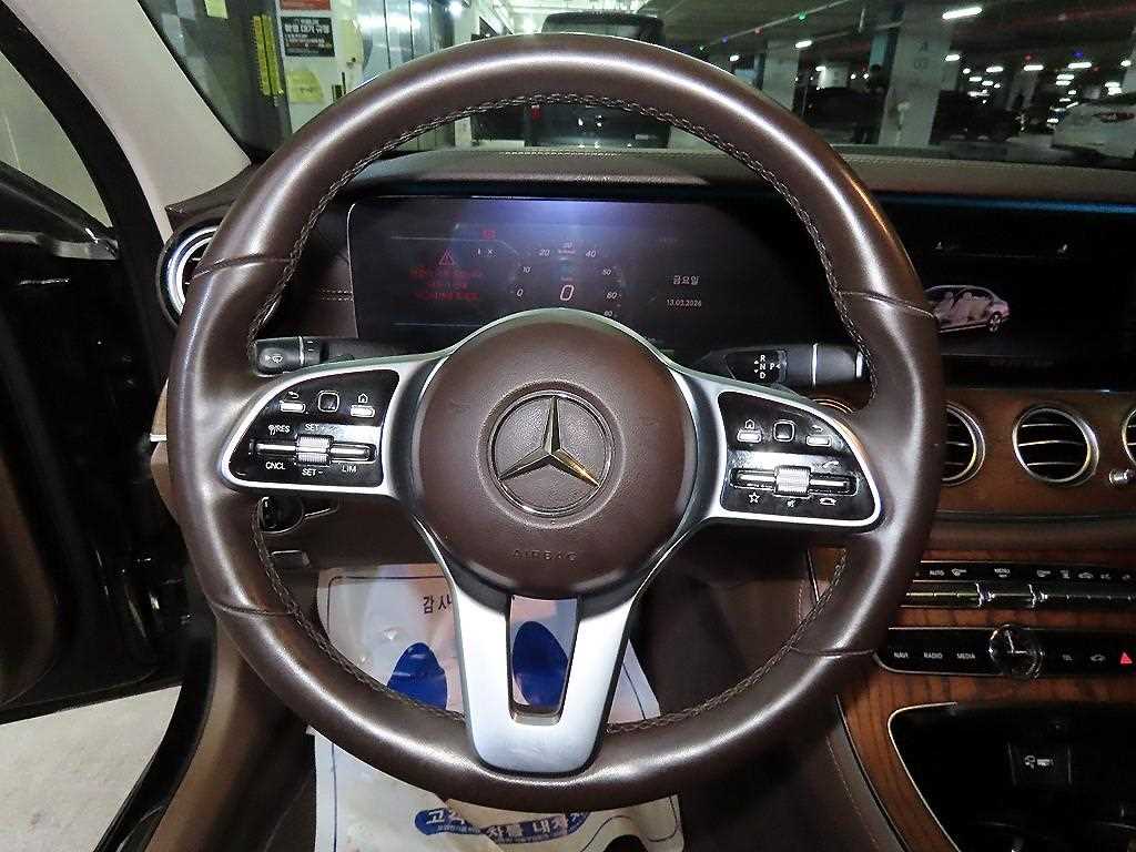 Mercedes Benz E class - Vista 8