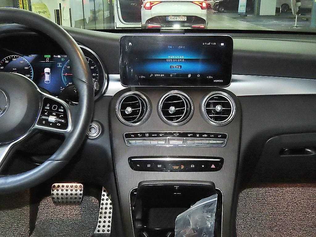 Mercedes Benz GLC Class - Vista 11