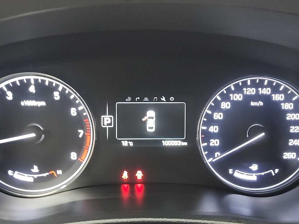 HYUNDAI Genesis - Vista 6