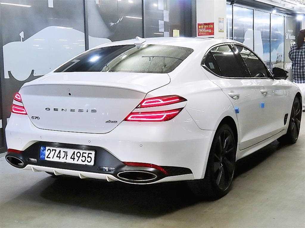 Genesis G70 - Vista 4