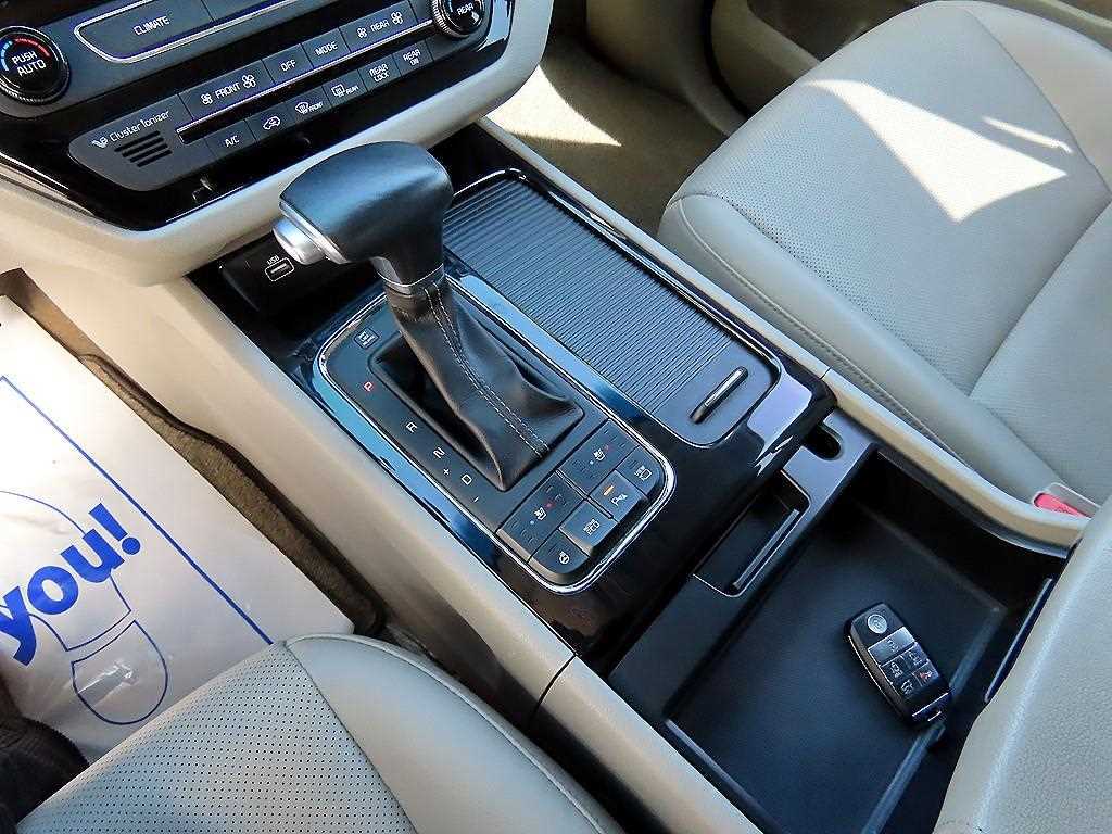 KIA Carnival - Vista 11