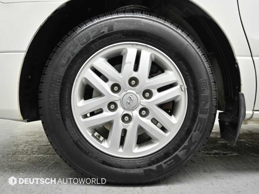 HYUNDAI Starex - Vista 5