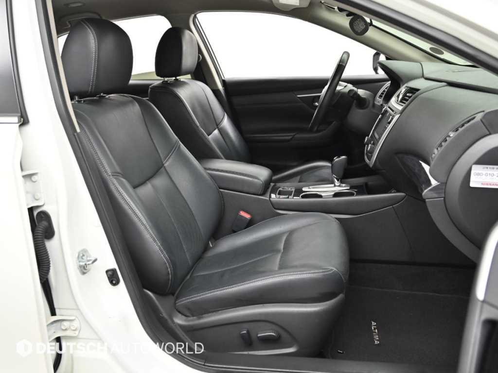 Nissan Altima - Vista 10