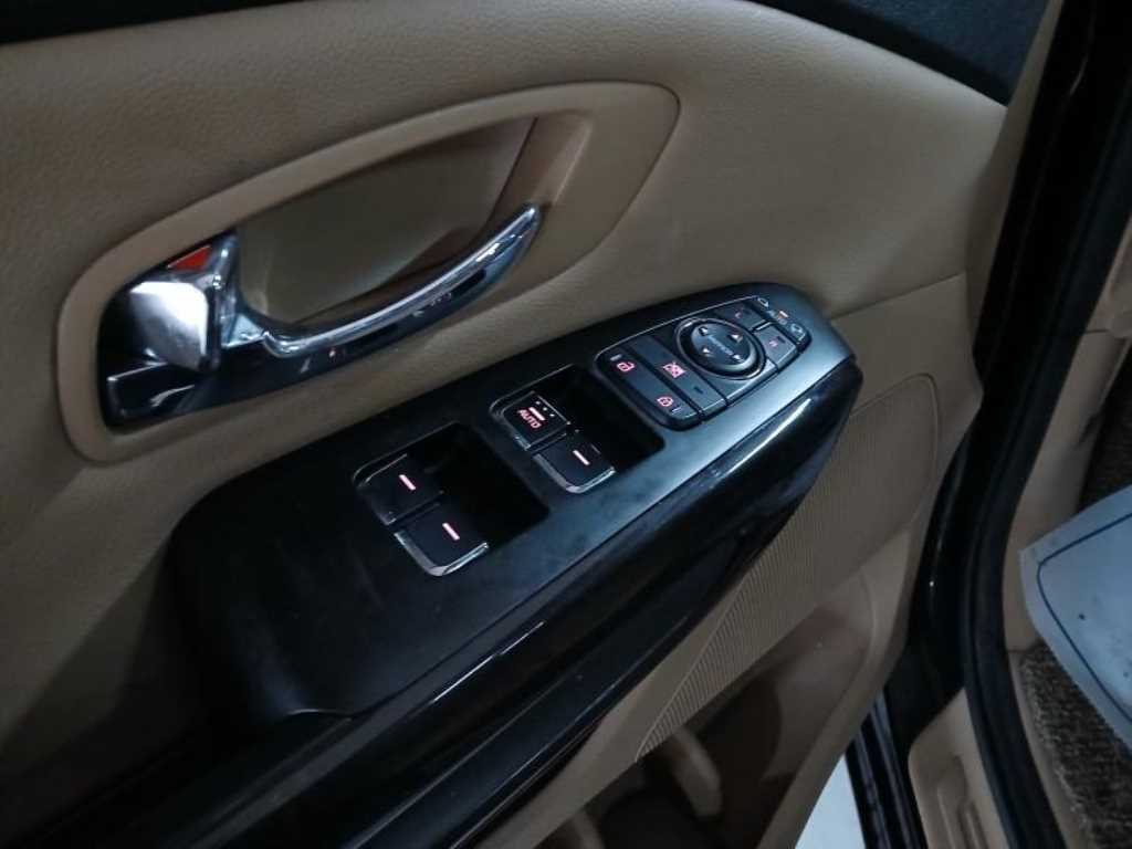 KIA Carnival - Vista 10