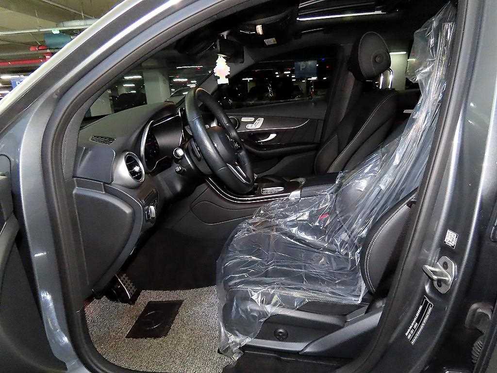 Mercedes Benz GLC Class - Vista 6