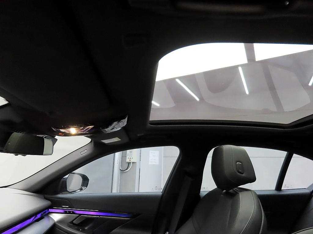 BMW 5 Series 2025 Negro - Importación desde Corea - HF Imports Iquique - Foto 16